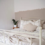 Bett #Wandfarbe #Beige #Undonewall #Schlafzimmer #N For Schlafzimmer Wandfarbe Beige