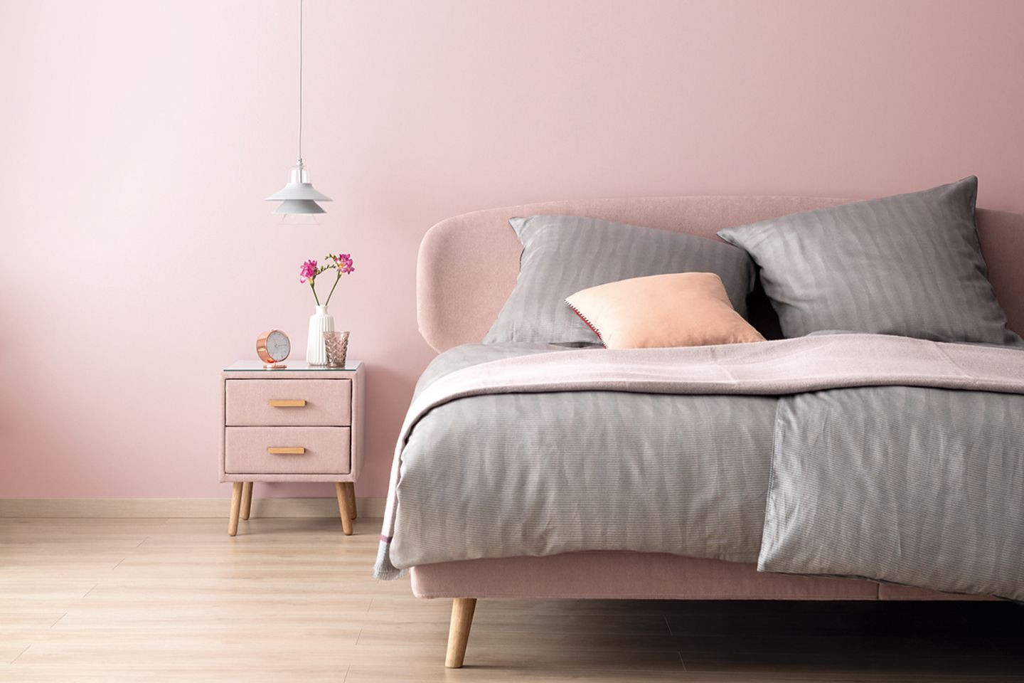 Schlafzimmer In Rosa Mit Grauer Bettwäsche - [Schöner Wohnen] throughout Deko Altrosa Schlafzimmer